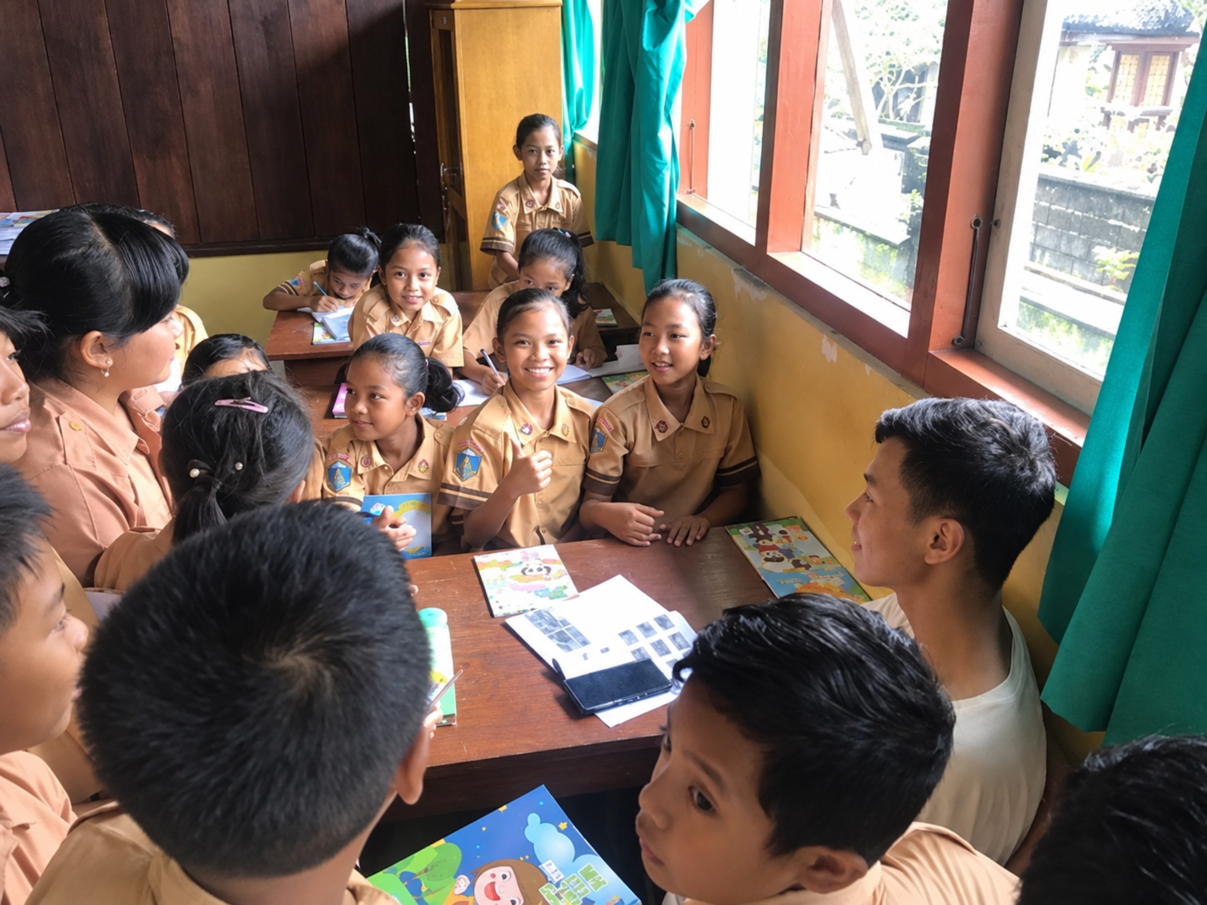 Volunteering with schoolchildren in Bali